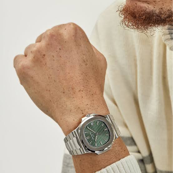 Patek Philippe Nautilus – Olive Green Sunburst Dial - EarStrength